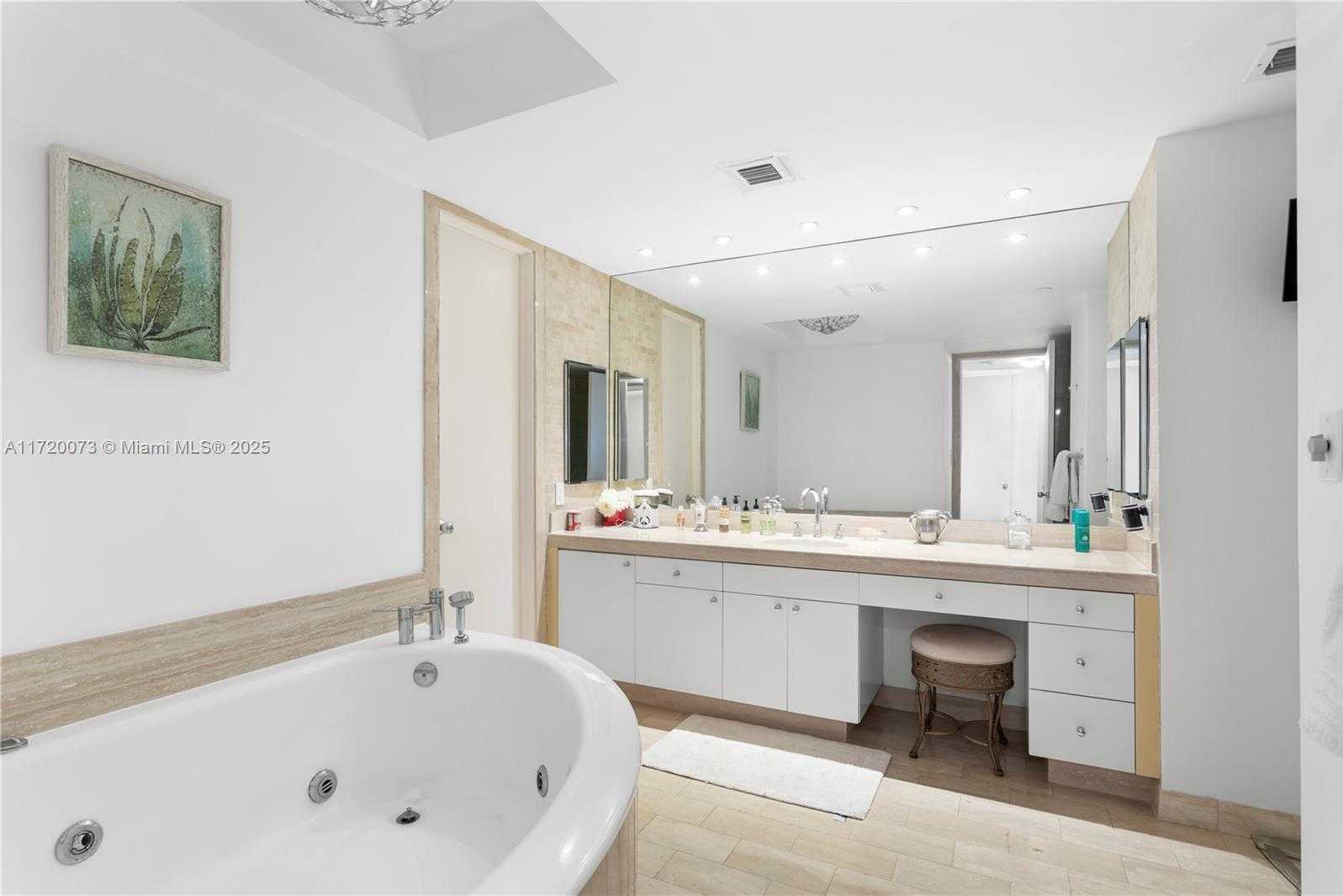 Small Image of 19500 TURNBERRY WAY #7A, Aventura Number 24
