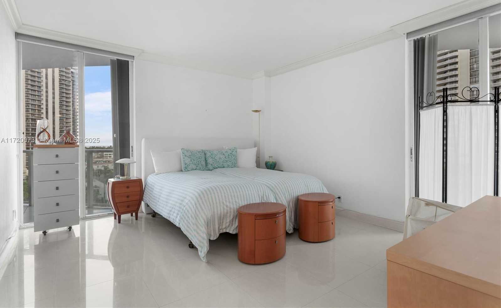 Small Image of 19500 TURNBERRY WAY #7A, Aventura Number 26