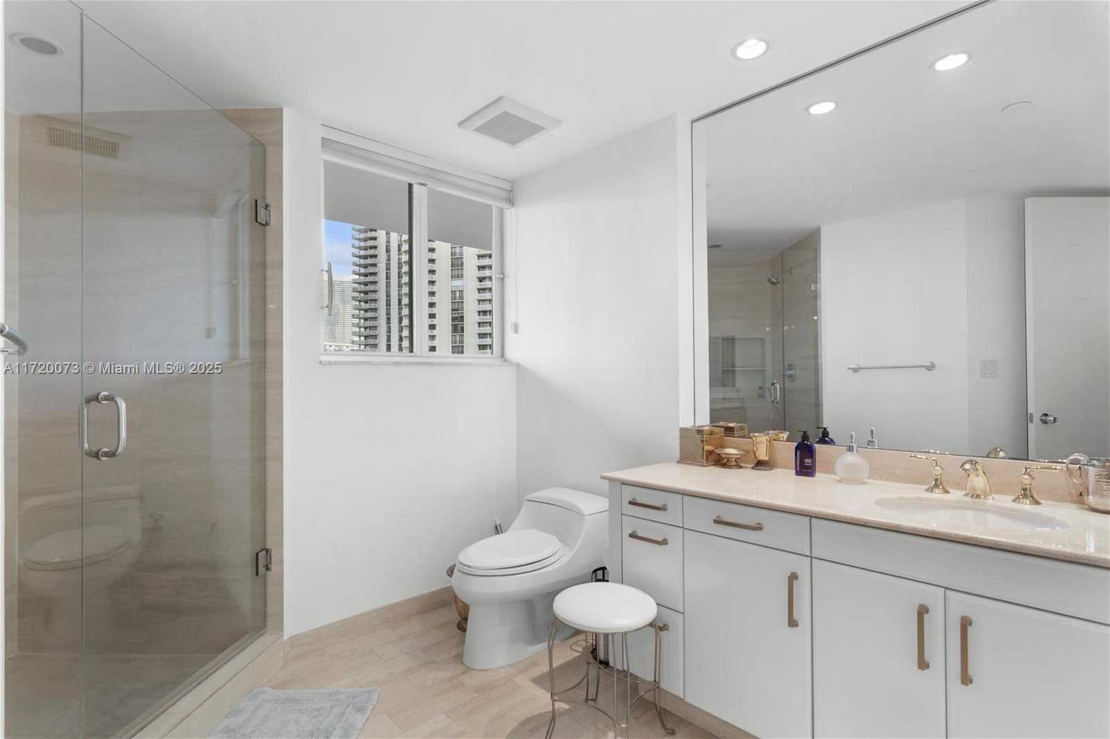 Small Image of 19500 TURNBERRY WAY #7A, Aventura Number 27