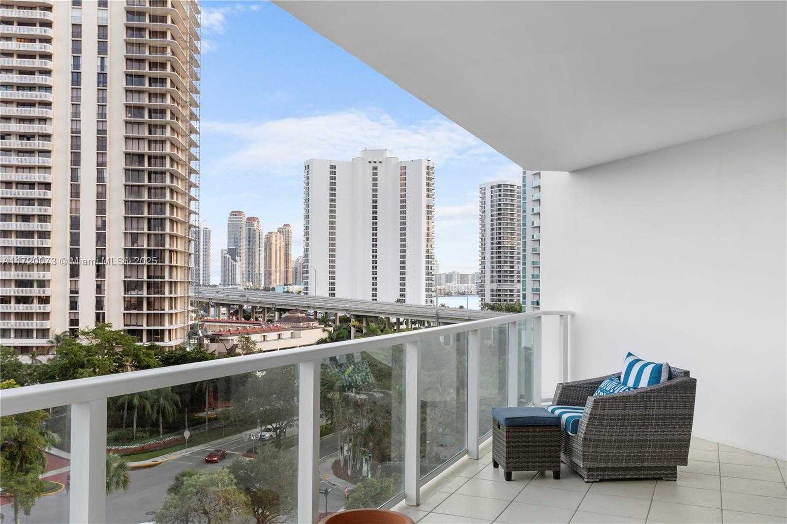 Small Image of 19500 TURNBERRY WAY #7A, Aventura Number 30