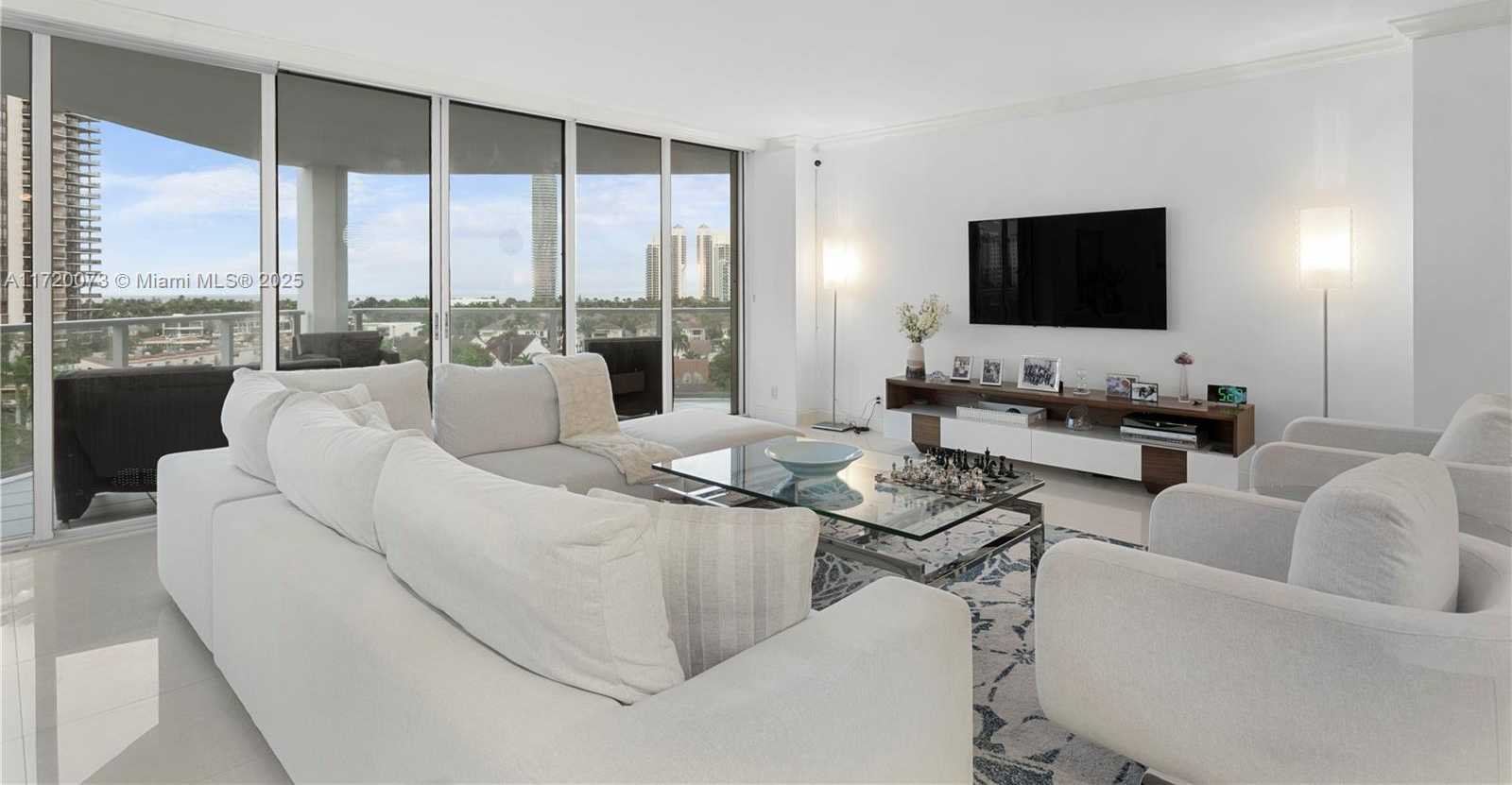 Small Image of 19500 TURNBERRY WAY #7A, Aventura Number 4