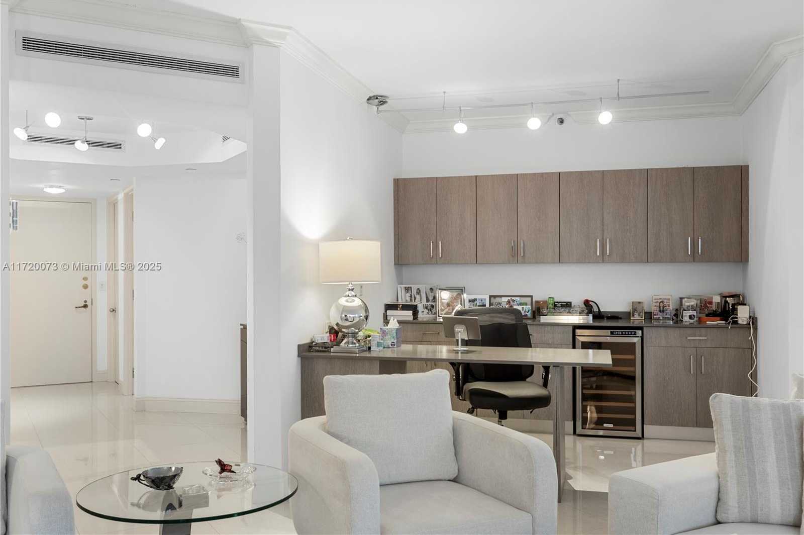 Small Image of 19500 TURNBERRY WAY #7A, Aventura Number 6
