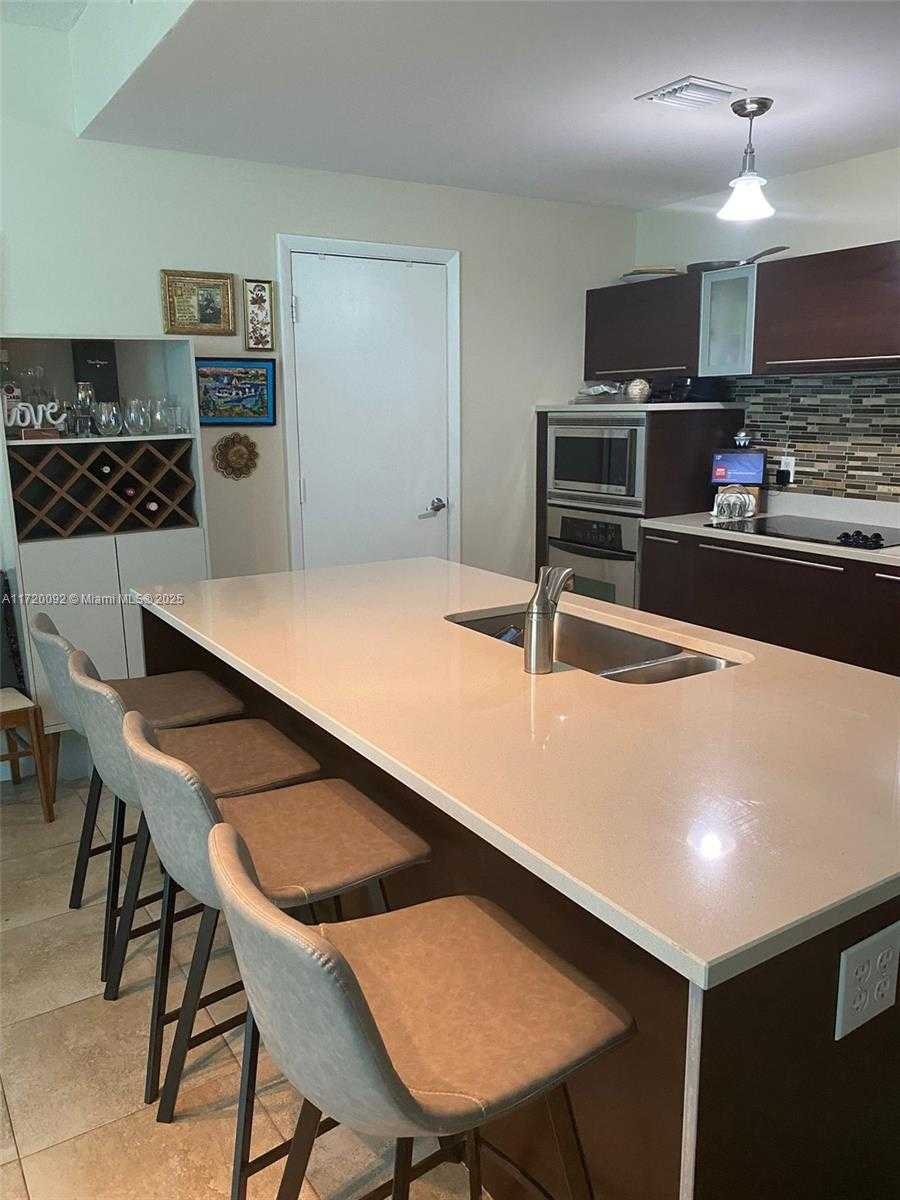 Small Image of 1900 NORTH BAYSHORE DR #3617, Miami Number 4