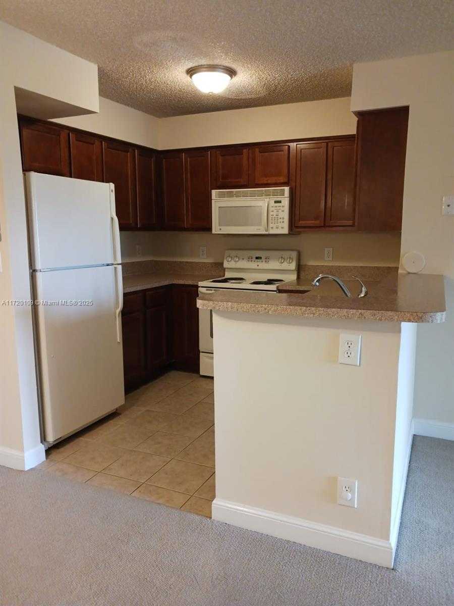 Small Image of 7630 WESTWOOD DR #305, Tamarac Number 4