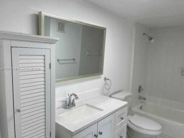 Small Image of 301 RACQUET CLUB RD #201, Weston Number 13