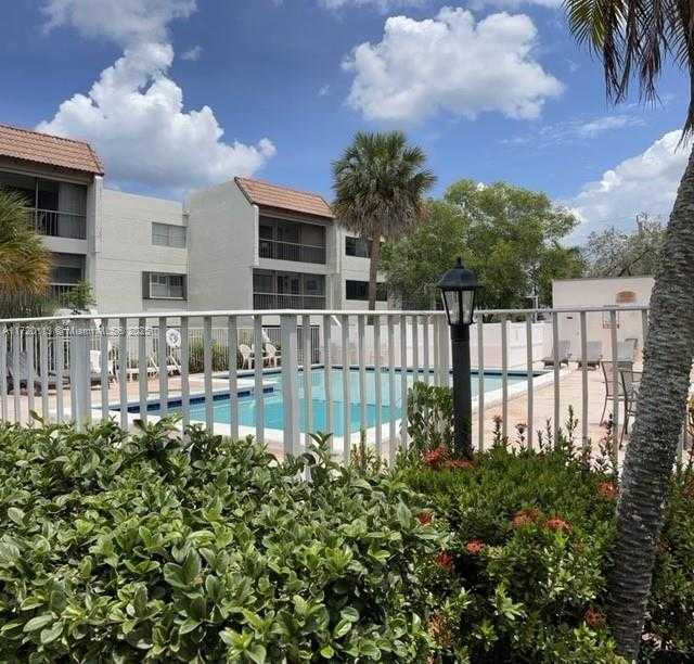 Small Image of 301 RACQUET CLUB RD #201, Weston Number 2