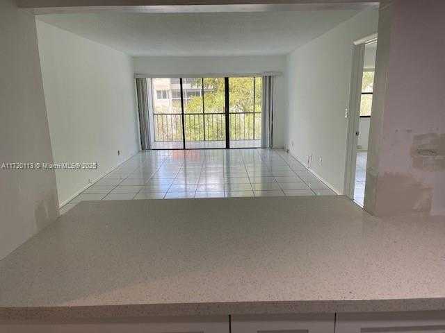 Small Image of 301 RACQUET CLUB RD #201, Weston Number 4