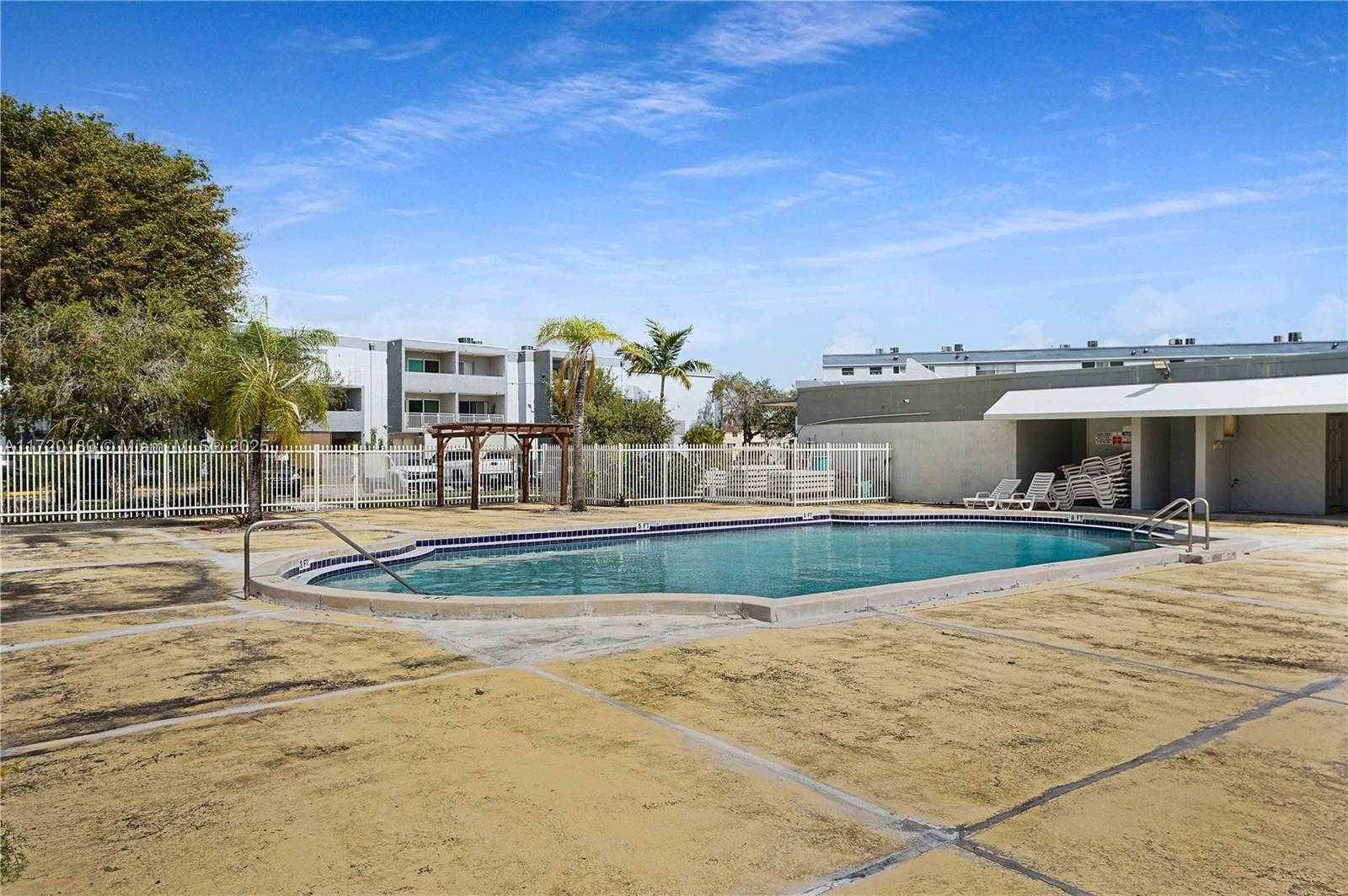 Small Image of 9365 FONTAINEBLEAU BLVD #E207, Miami Number 11