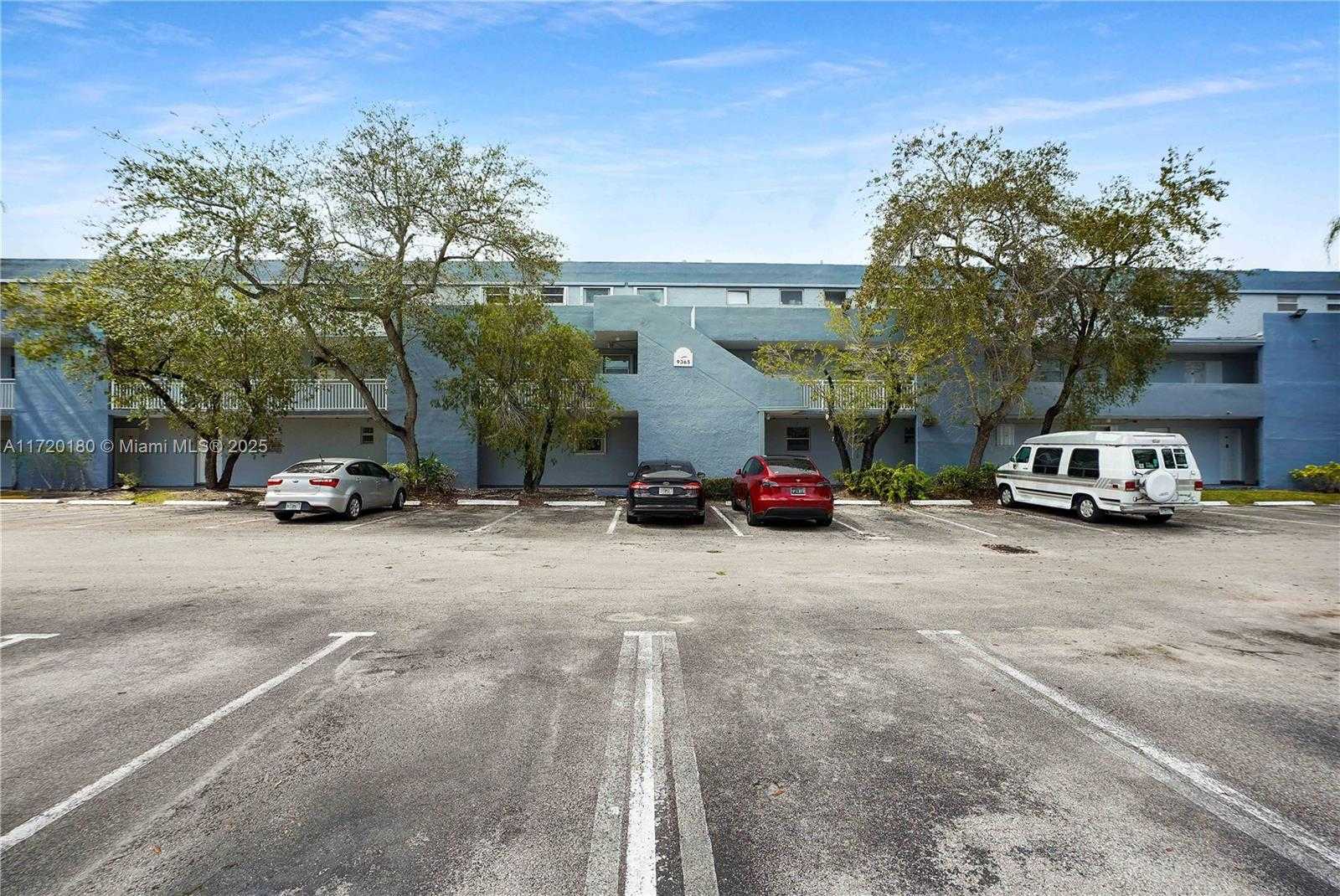 Small Image of 9365 FONTAINEBLEAU BLVD #E207, Miami Number 12