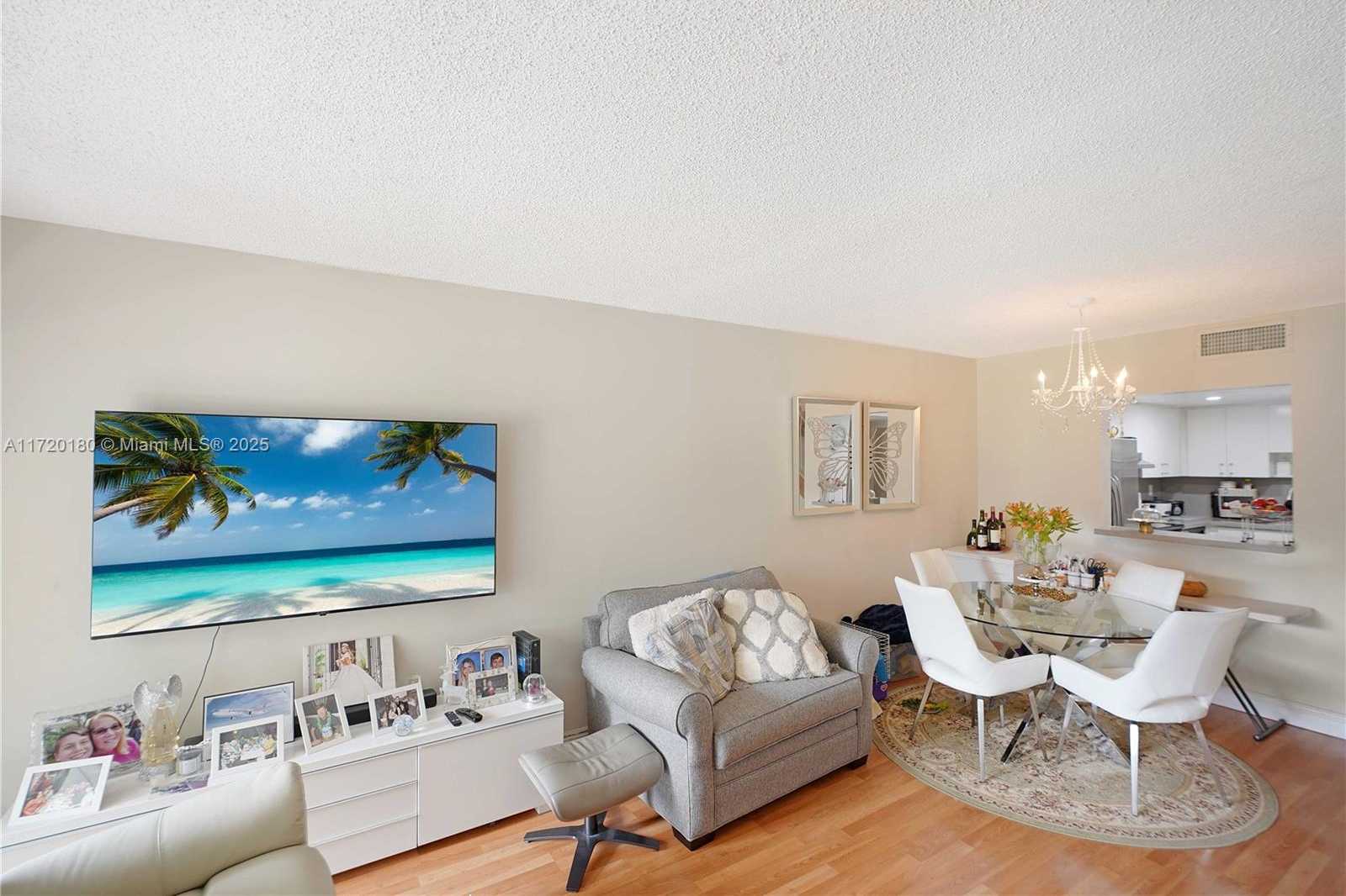 Small Image of 9365 FONTAINEBLEAU BLVD #E207, Miami Number 21