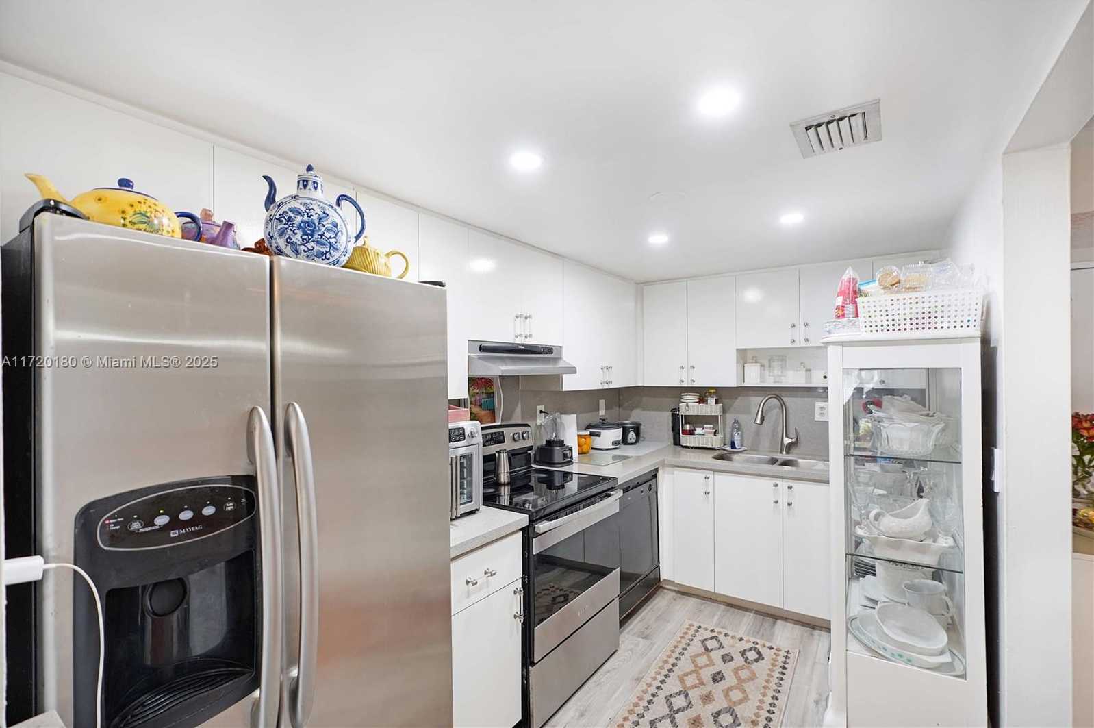 Small Image of 9365 FONTAINEBLEAU BLVD #E207, Miami Number 23