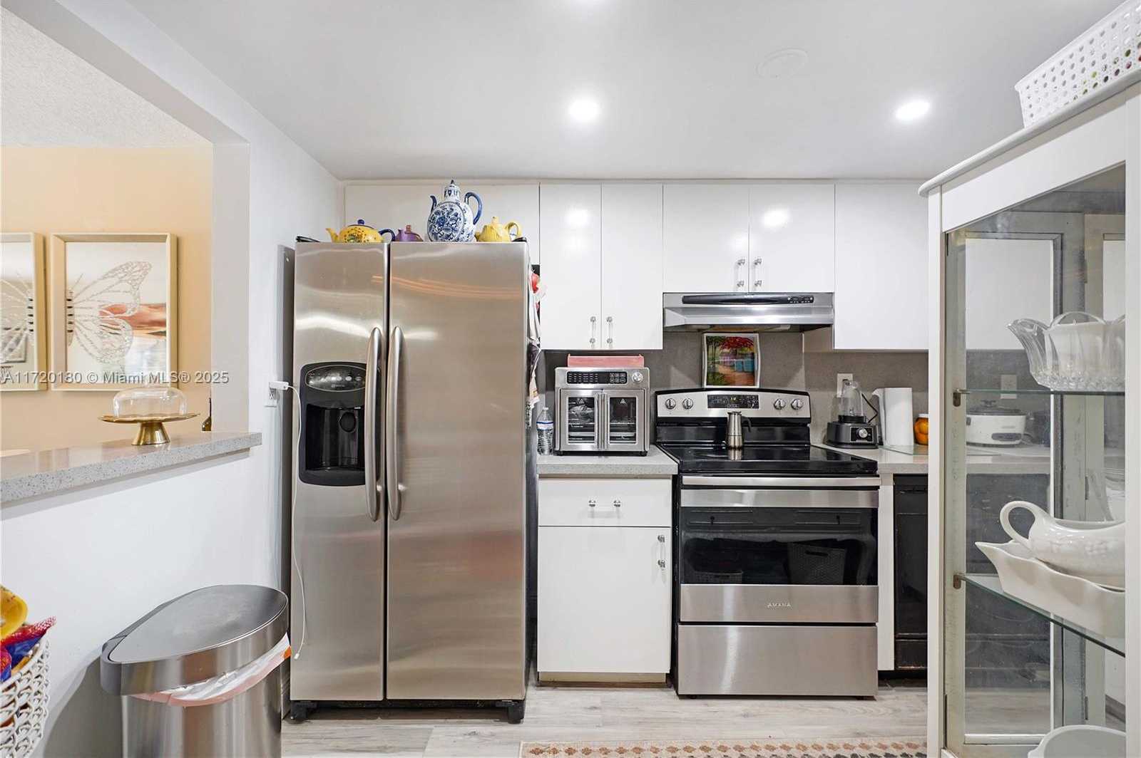 Small Image of 9365 FONTAINEBLEAU BLVD #E207, Miami Number 24