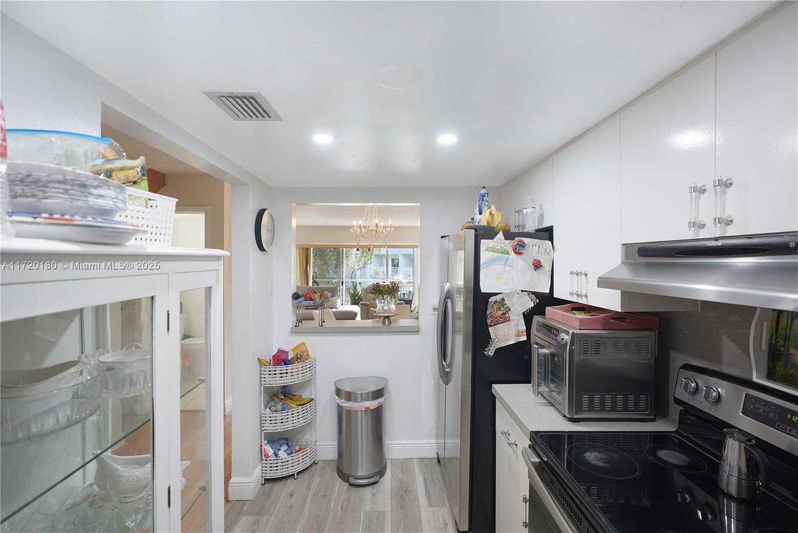 Small Image of 9365 FONTAINEBLEAU BLVD #E207, Miami Number 25