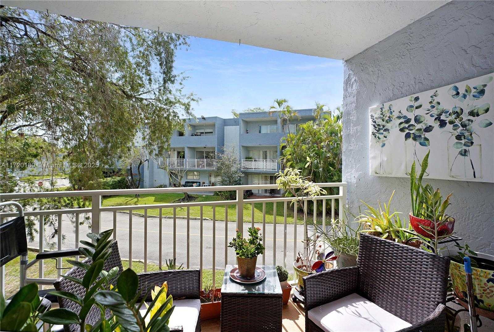 Small Image of 9365 FONTAINEBLEAU BLVD #E207, Miami Number 29