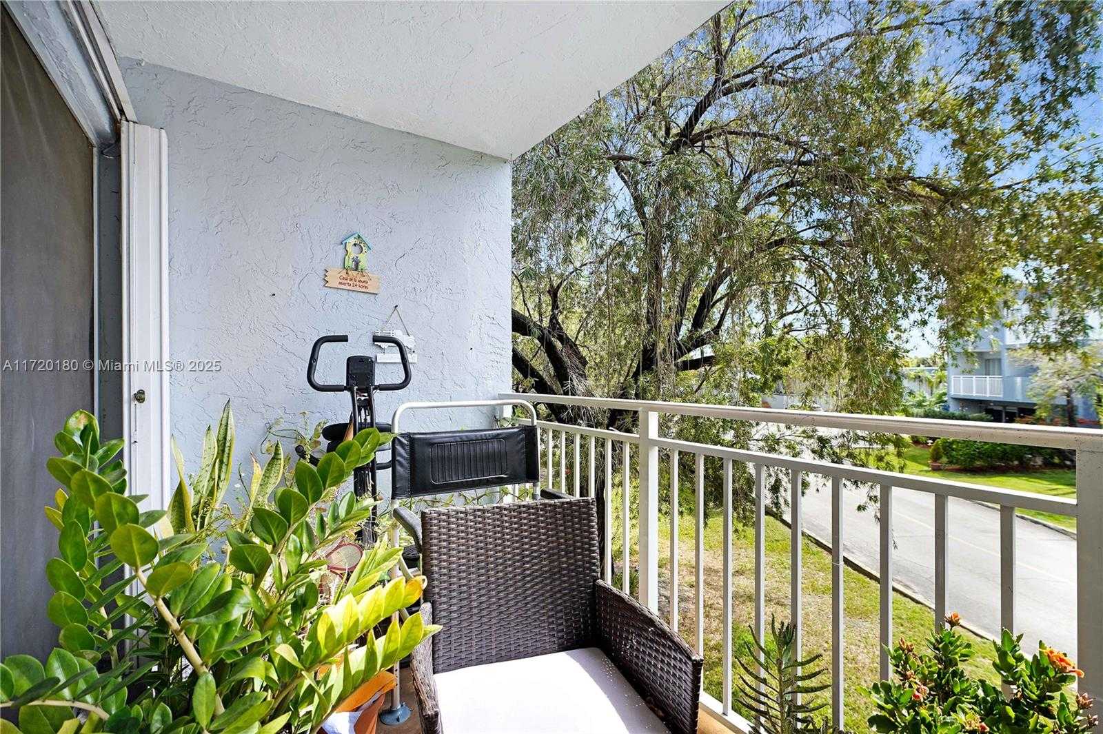 Small Image of 9365 FONTAINEBLEAU BLVD #E207, Miami Number 31