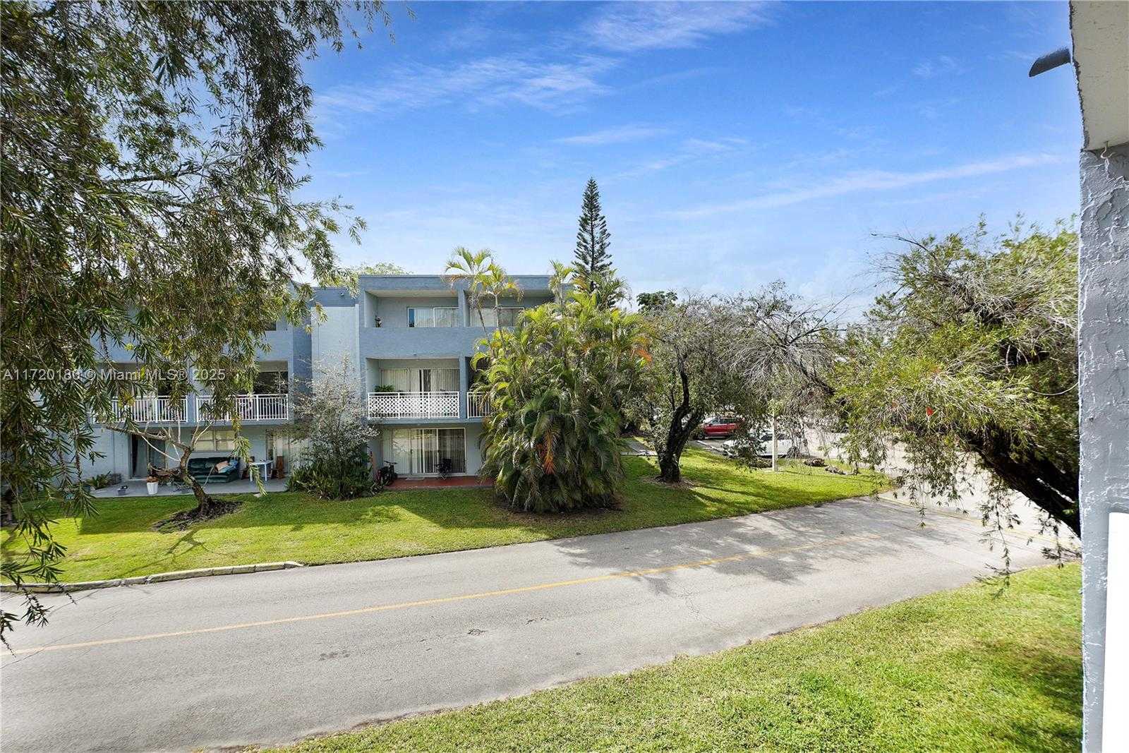 Small Image of 9365 FONTAINEBLEAU BLVD #E207, Miami Number 34