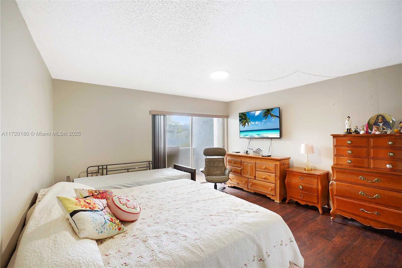 Small Image of 9365 FONTAINEBLEAU BLVD #E207, Miami Number 35
