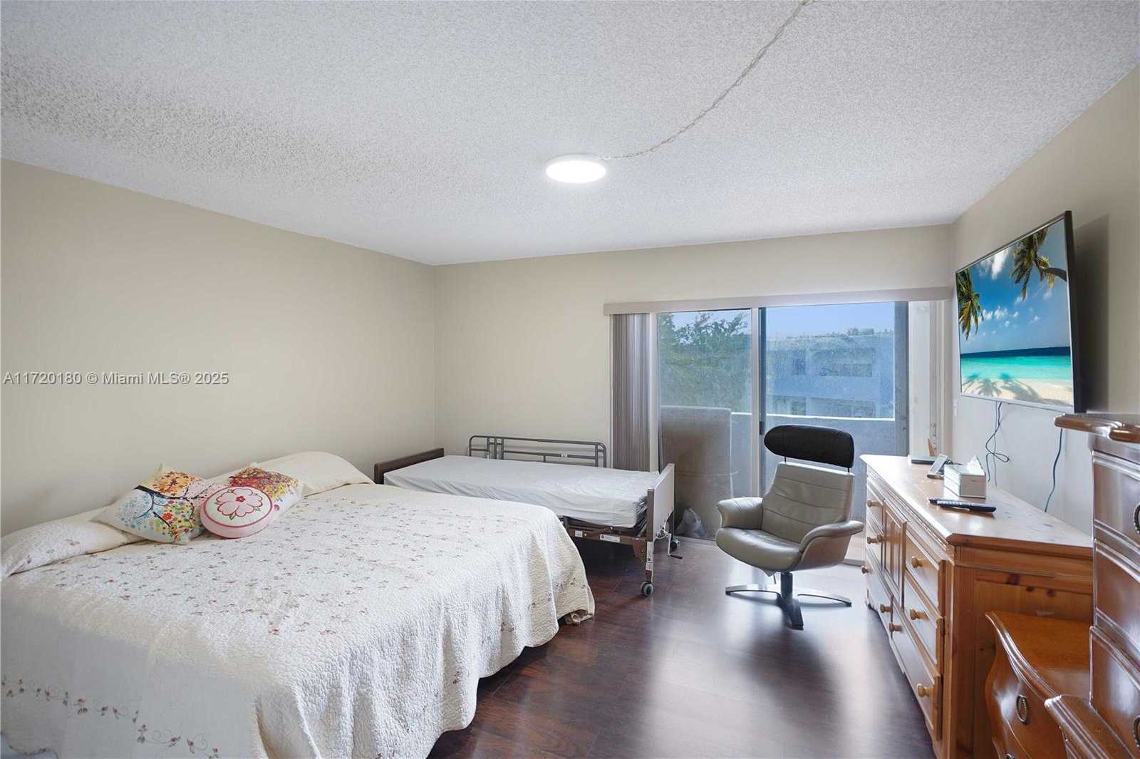 Small Image of 9365 FONTAINEBLEAU BLVD #E207, Miami Number 36