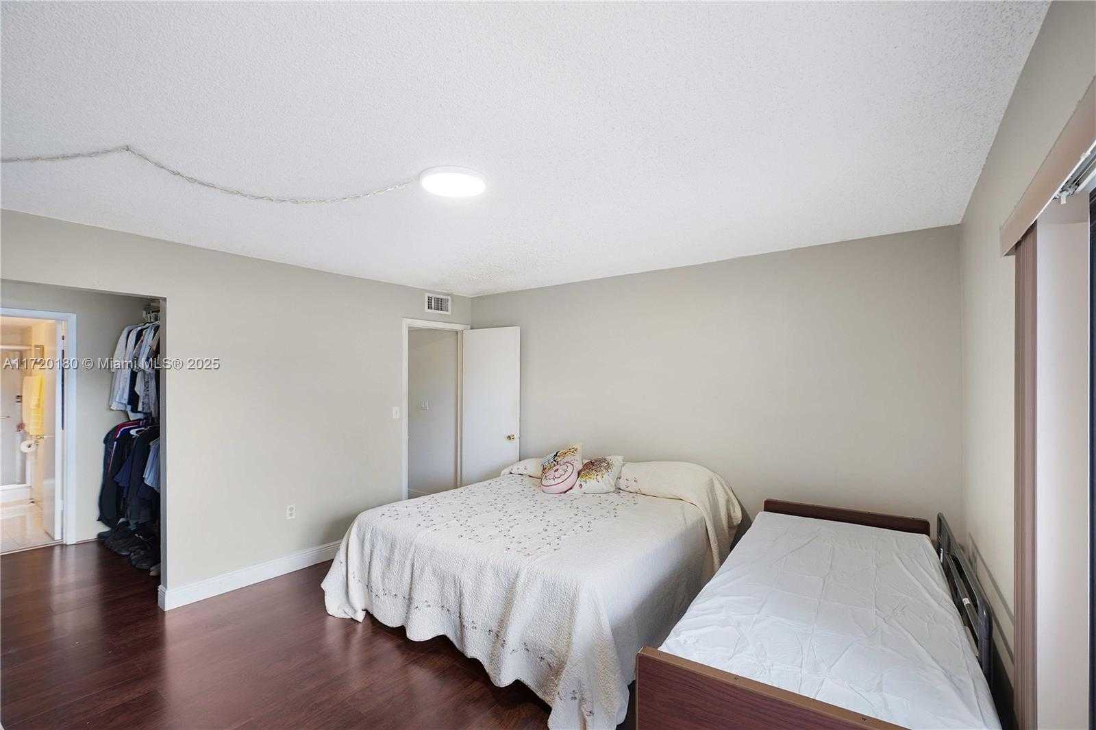 Small Image of 9365 FONTAINEBLEAU BLVD #E207, Miami Number 37