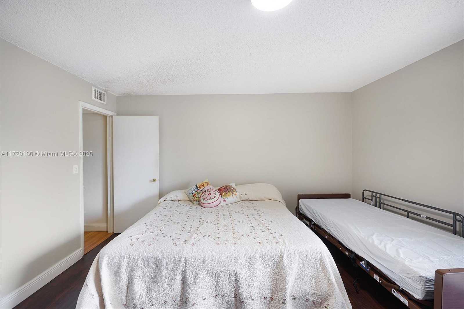 Small Image of 9365 FONTAINEBLEAU BLVD #E207, Miami Number 38