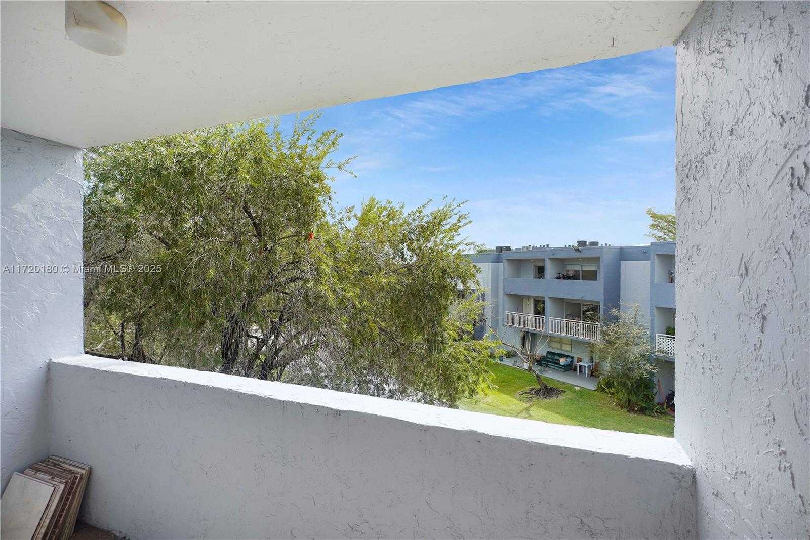 Small Image of 9365 FONTAINEBLEAU BLVD #E207, Miami Number 41