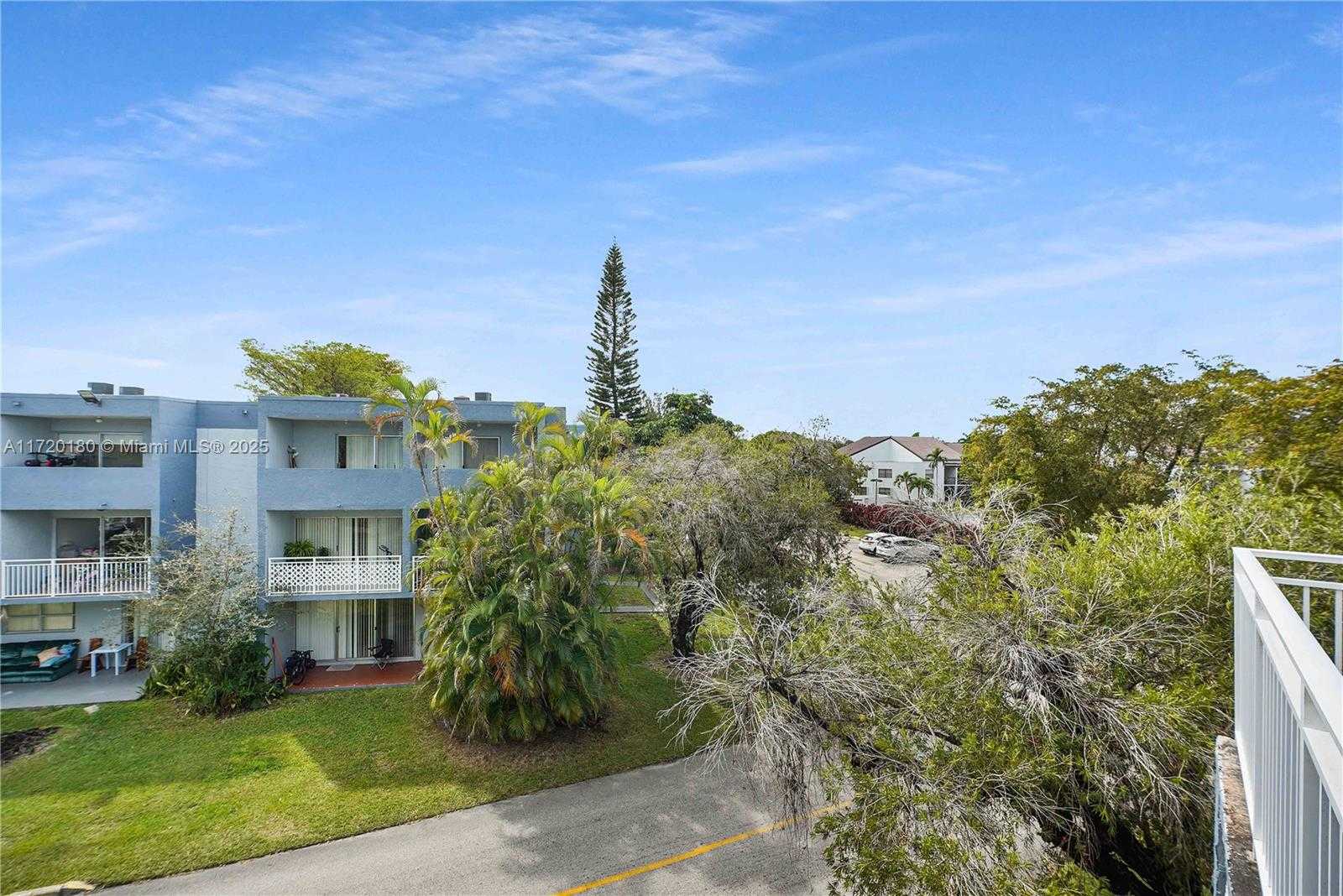 Small Image of 9365 FONTAINEBLEAU BLVD #E207, Miami Number 42