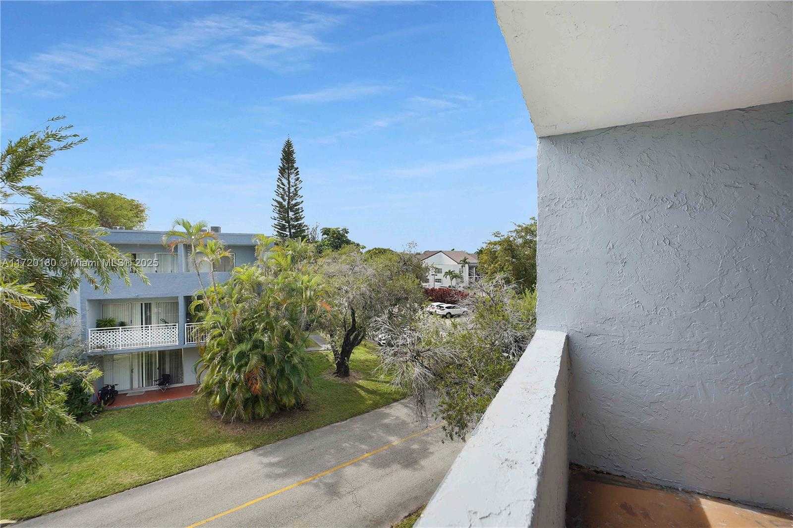 Small Image of 9365 FONTAINEBLEAU BLVD #E207, Miami Number 43