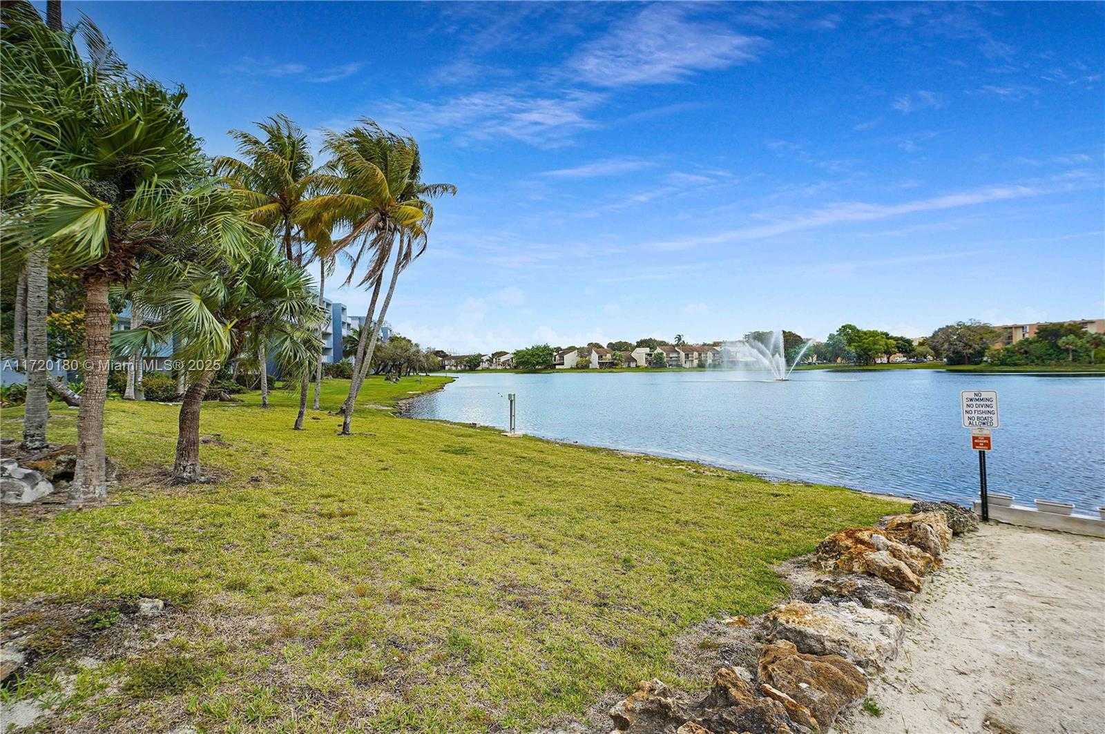 Small Image of 9365 FONTAINEBLEAU BLVD #E207, Miami Number 5