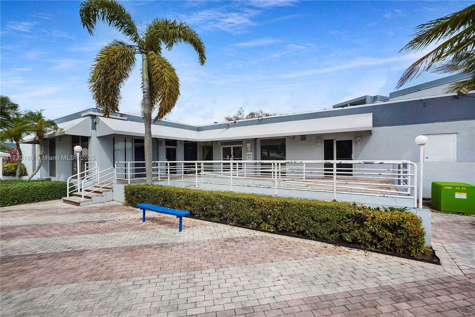 Small Image of 9365 FONTAINEBLEAU BLVD #E207, Miami Number 6
