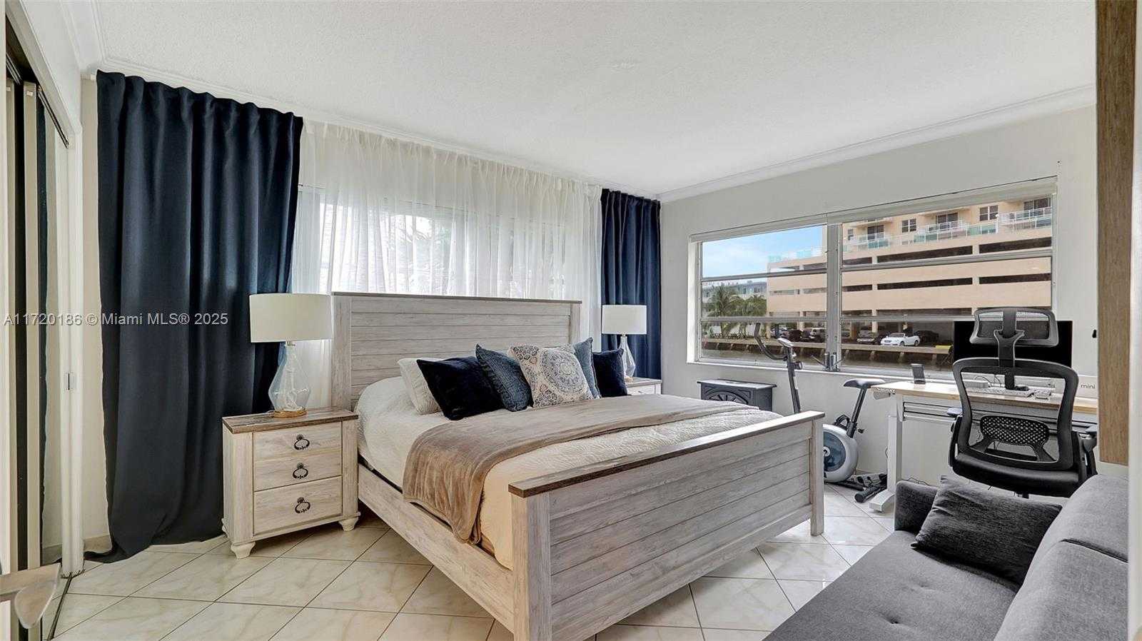 Small Image of 450 PARADISE ISLE BLVD #101, Hallandale Beach Number 14