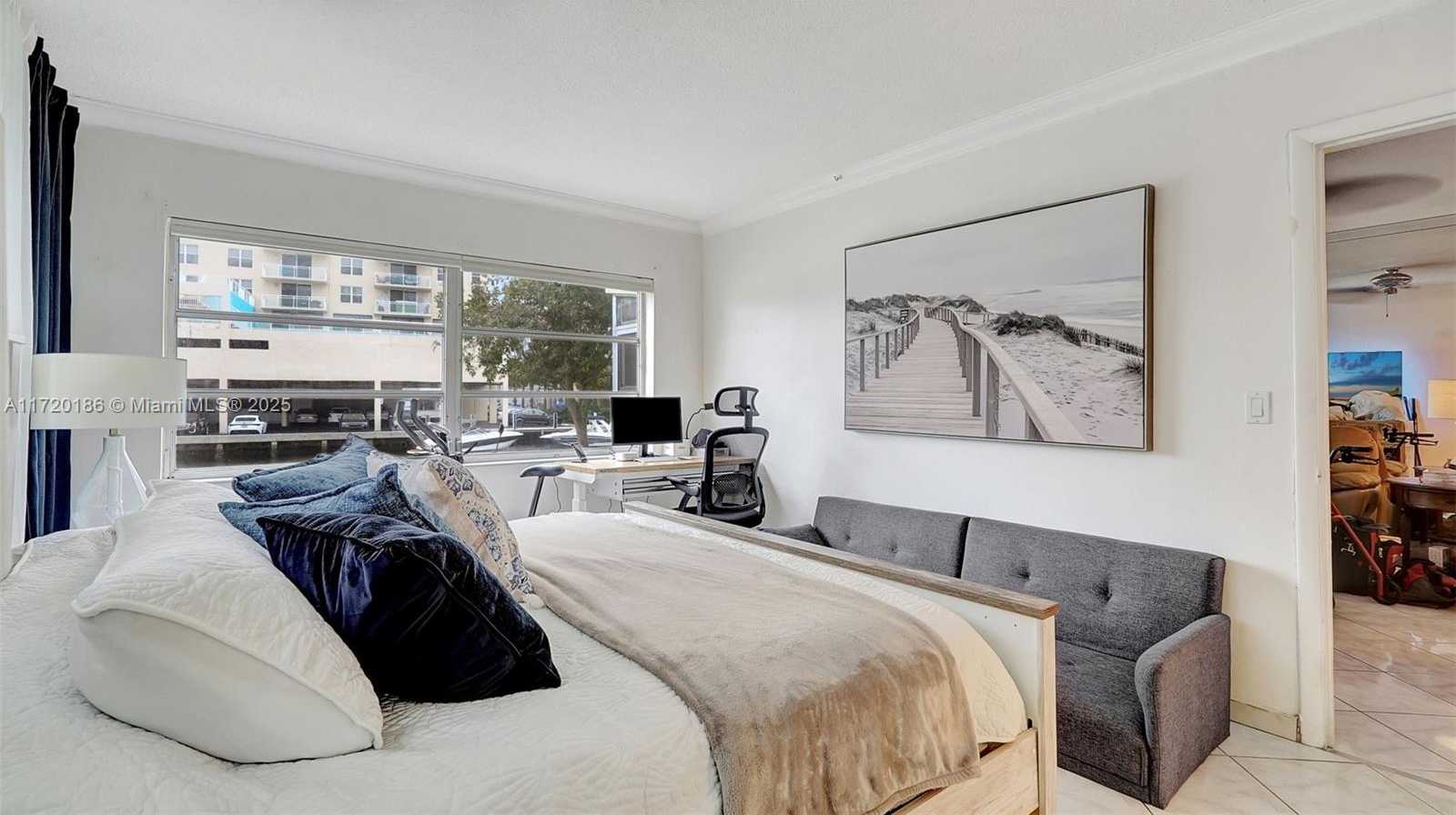 Small Image of 450 PARADISE ISLE BLVD #101, Hallandale Beach Number 15