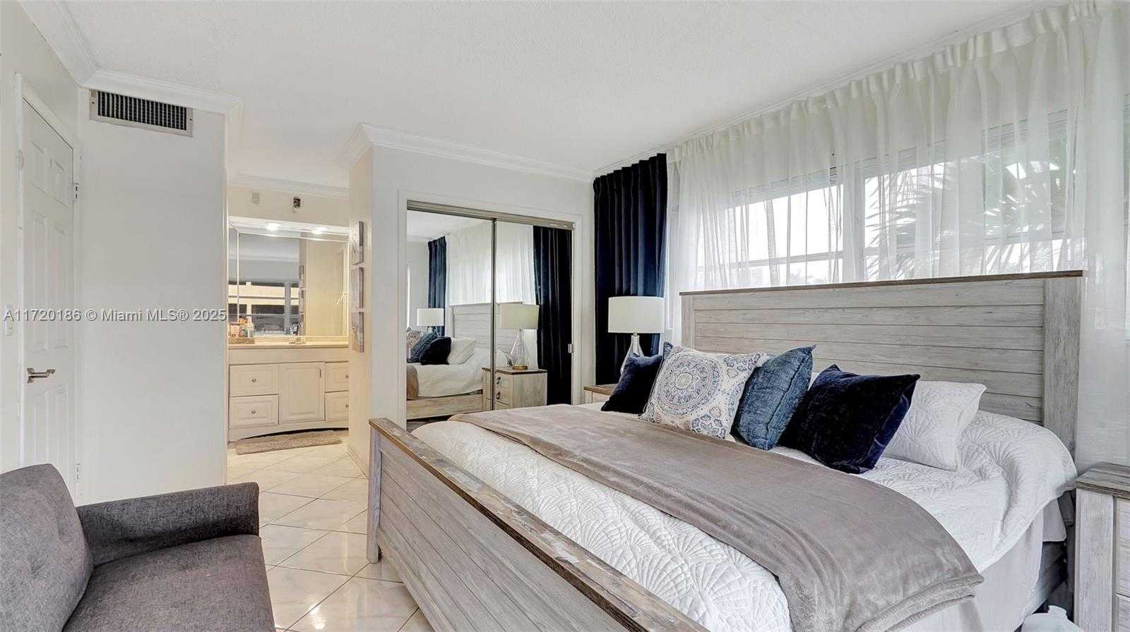 Small Image of 450 PARADISE ISLE BLVD #101, Hallandale Beach Number 16