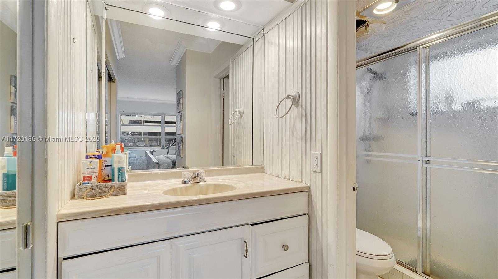 Small Image of 450 PARADISE ISLE BLVD #101, Hallandale Beach Number 17