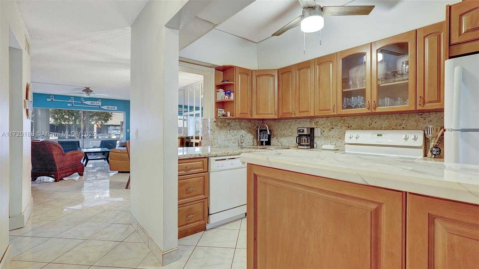 Small Image of 450 PARADISE ISLE BLVD #101, Hallandale Beach Number 5