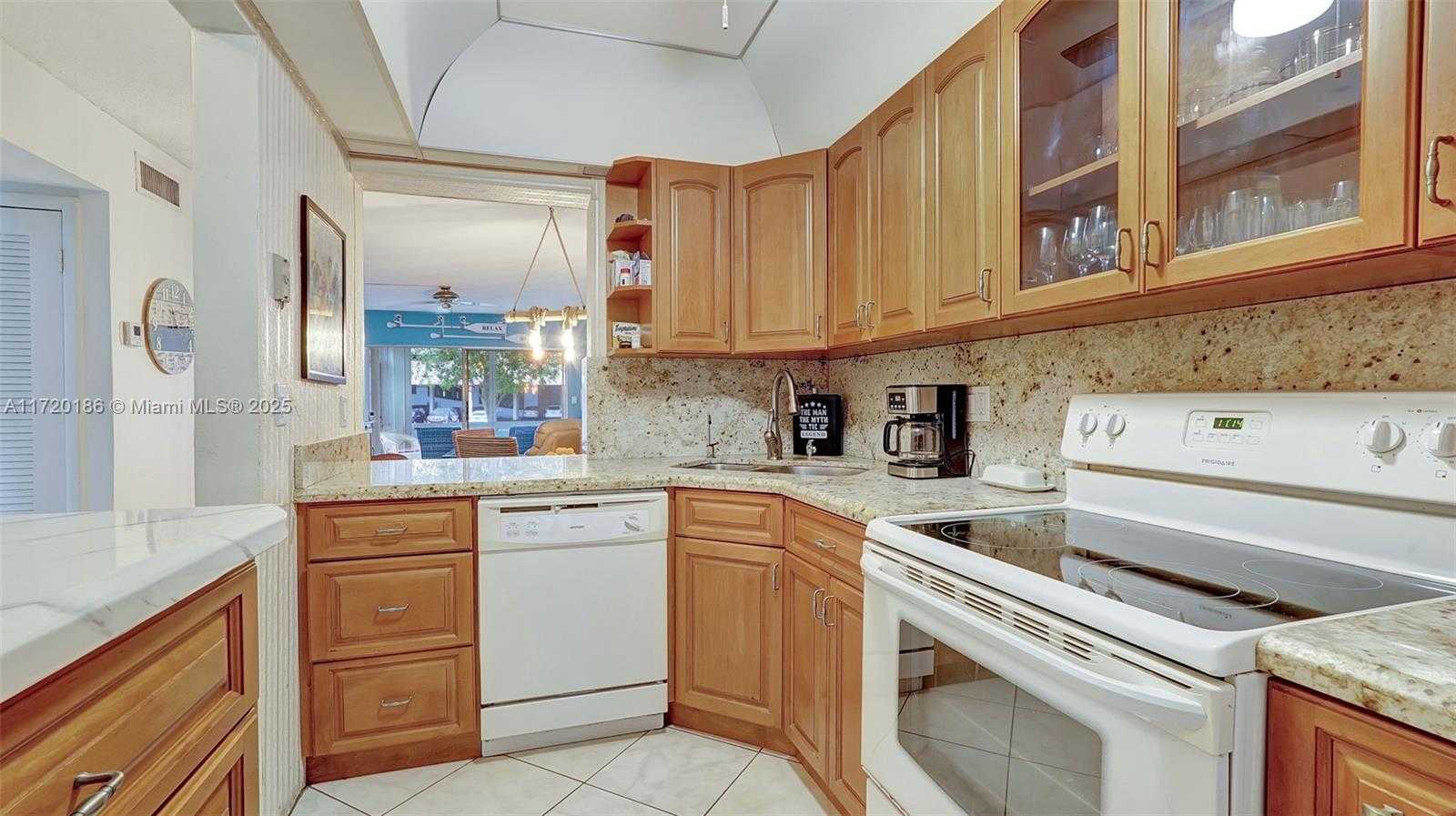 Small Image of 450 PARADISE ISLE BLVD #101, Hallandale Beach Number 6