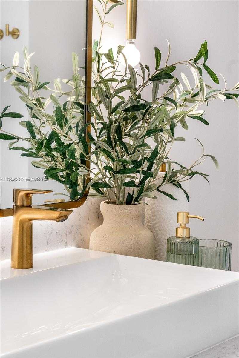 Small Image of 601 NE 1 AVE #3604, Miami Number 12