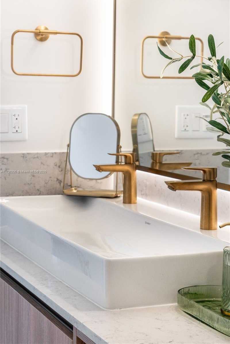 Small Image of 601 NE 1 AVE #3604, Miami Number 14