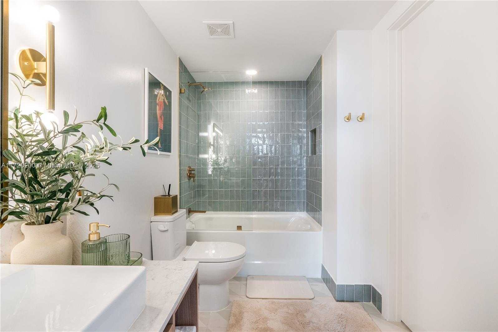 Small Image of 601 NE 1 AVE #3604, Miami Number 17