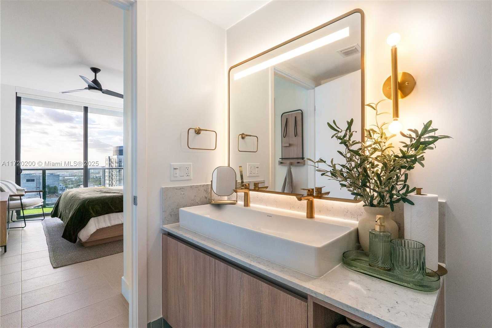 Small Image of 601 NE 1 AVE #3604, Miami Number 18