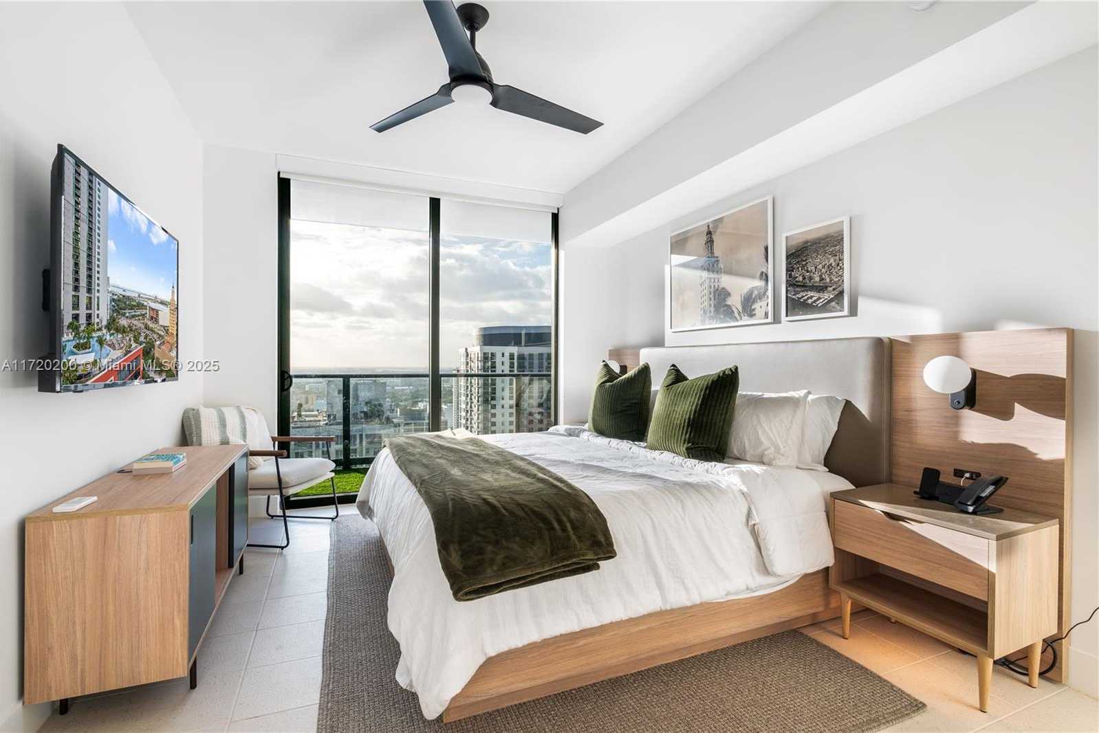 Small Image of 601 NE 1 AVE #3604, Miami Number 43