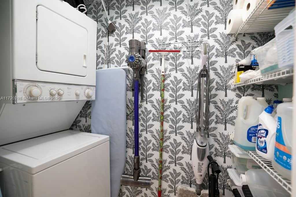 Small Image of 1900 NORTH BAYSHORE DR #2018, Miami Number 10