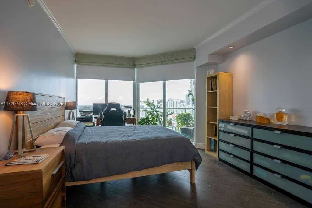 Small Image of 1900 NORTH BAYSHORE DR #2018, Miami Number 12
