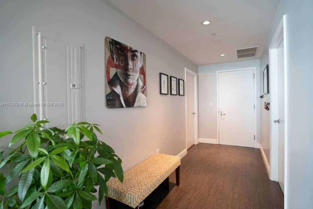 Small Image of 1900 NORTH BAYSHORE DR #2018, Miami Number 14