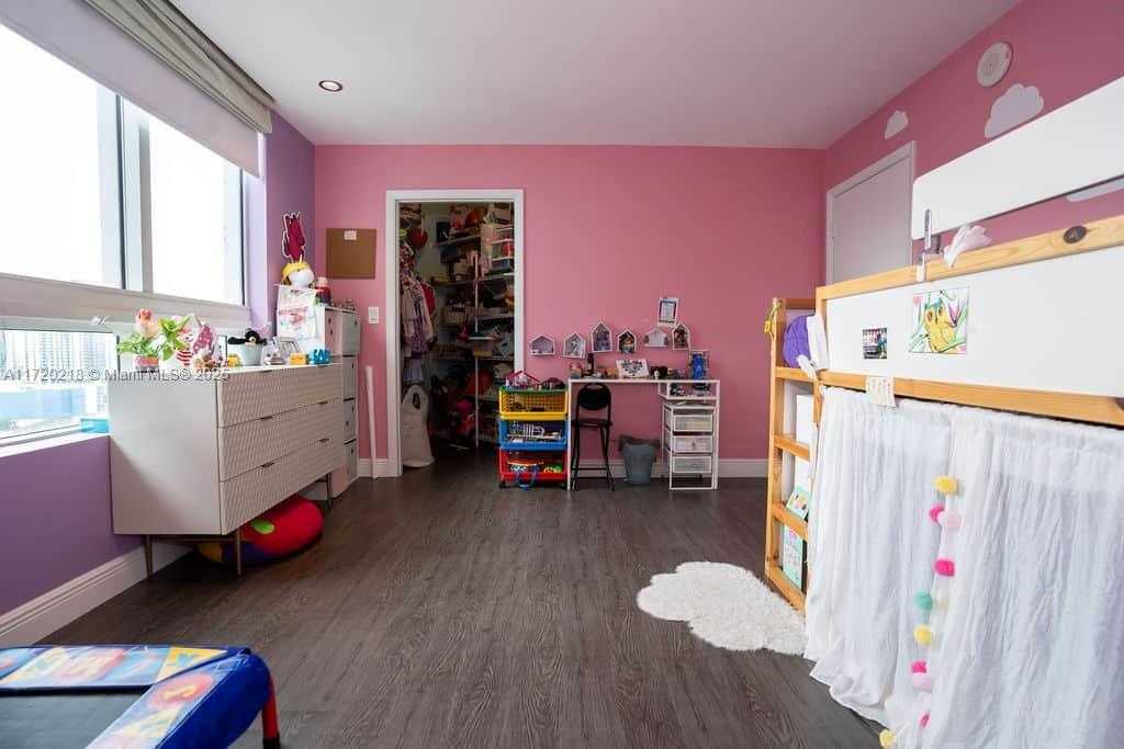 Small Image of 1900 NORTH BAYSHORE DR #2018, Miami Number 15