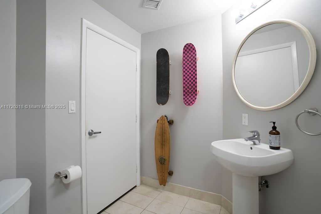 Small Image of 1900 NORTH BAYSHORE DR #2018, Miami Number 19