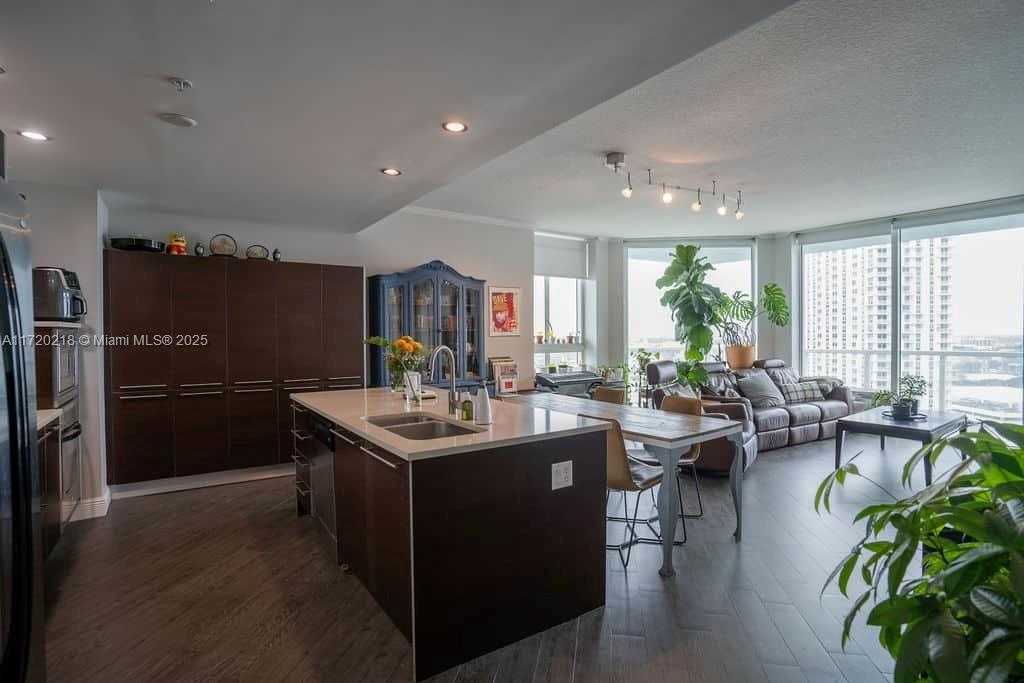 Small Image of 1900 NORTH BAYSHORE DR #2018, Miami Number 20