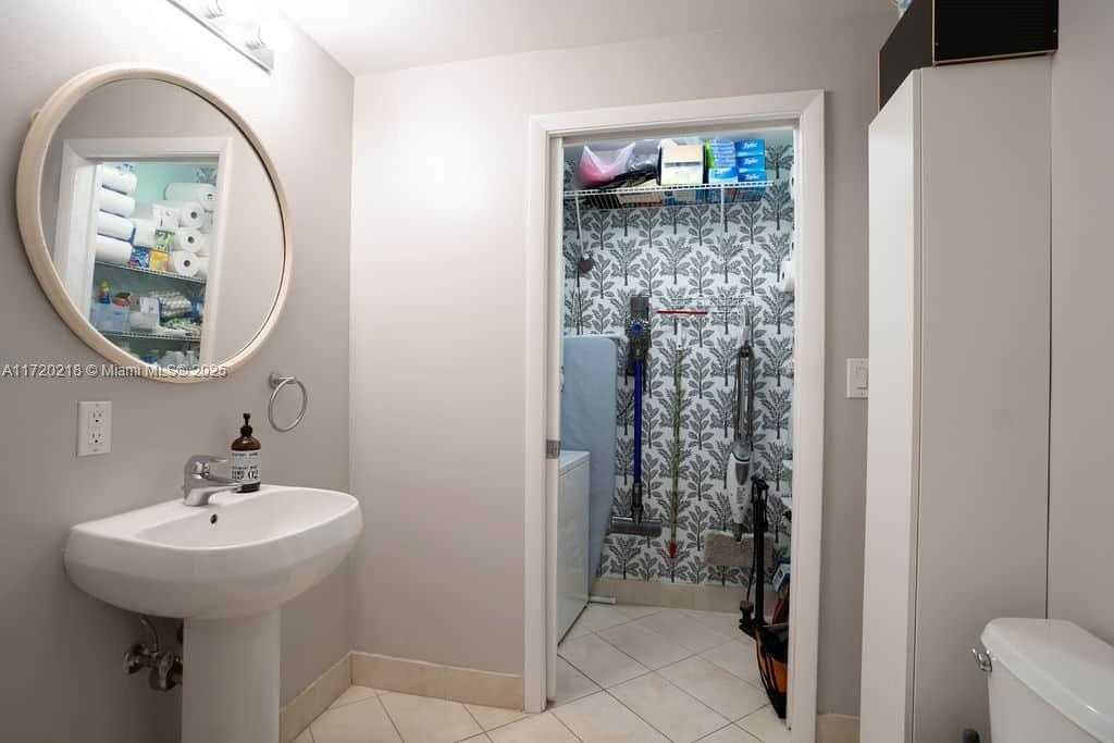 Small Image of 1900 NORTH BAYSHORE DR #2018, Miami Number 21