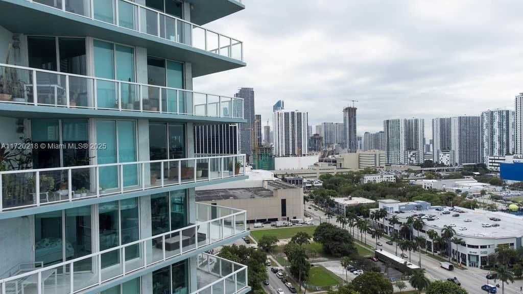 Small Image of 1900 NORTH BAYSHORE DR #2018, Miami Number 23