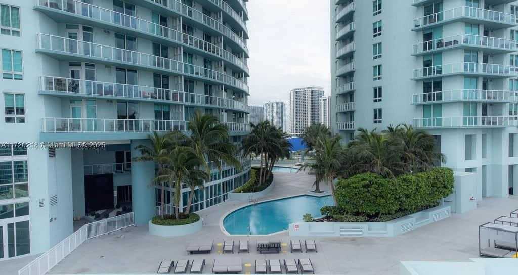 Small Image of 1900 NORTH BAYSHORE DR #2018, Miami Number 24