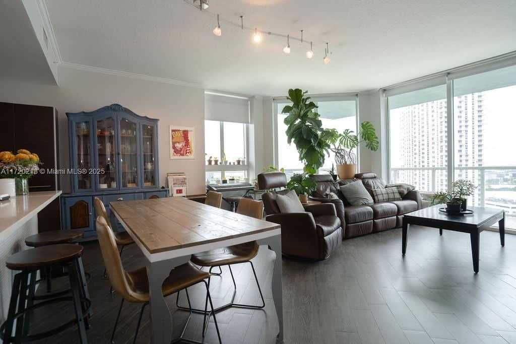Small Image of 1900 NORTH BAYSHORE DR #2018, Miami Number 5